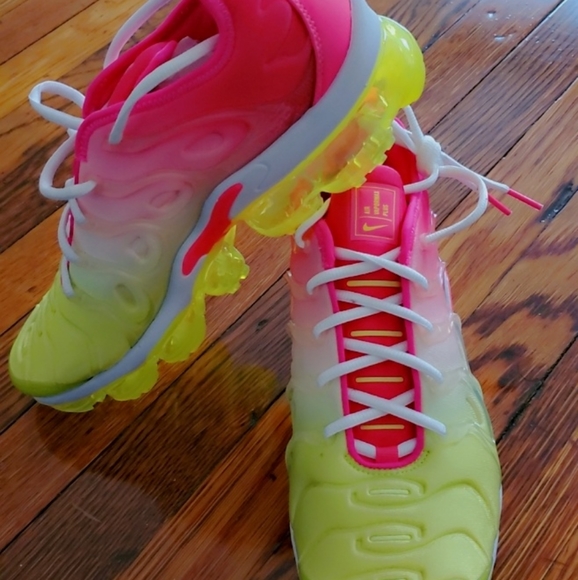 RARE NIKE Vapormax Plus Pink Volt Gradient Running Shoes Womens 10 - Picture 3 of 12